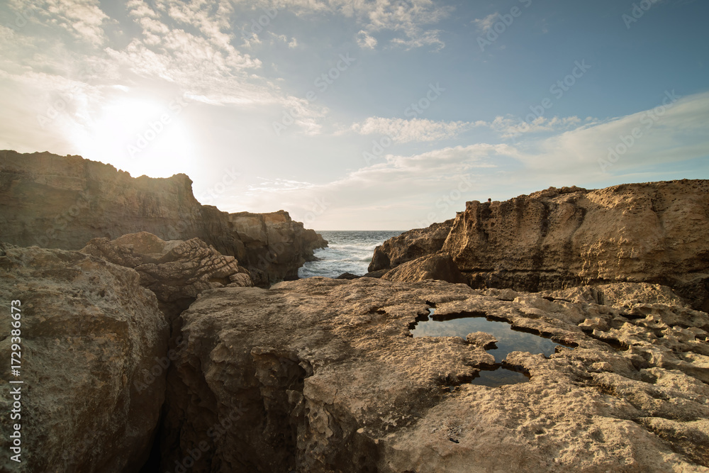 Fototapeta premium Breathtaking Coastal Landscapes of Malta: Cliffs, Rocks, and Sea