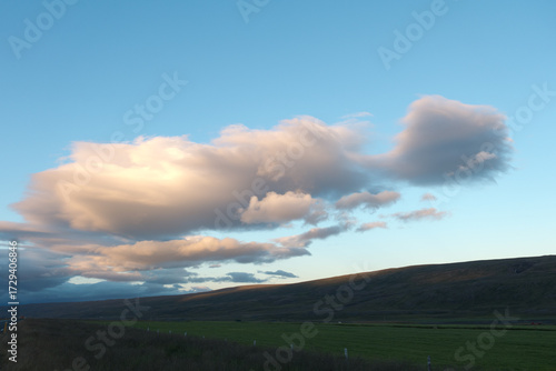 Wolken im Abendlicht in Island