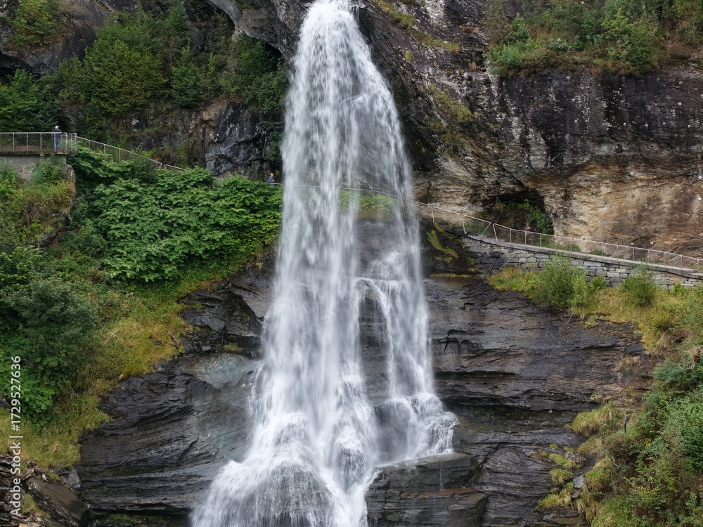 Obraz premium waterfall in the forest