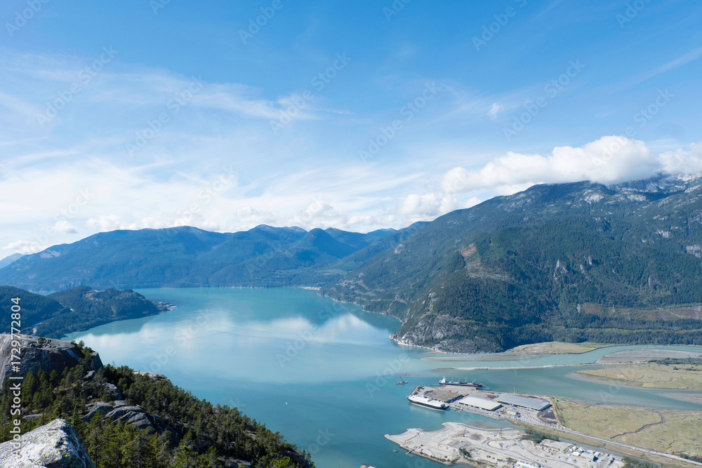 Fototapeta premium mountain and water