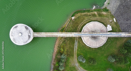 Filter system at the reservoir