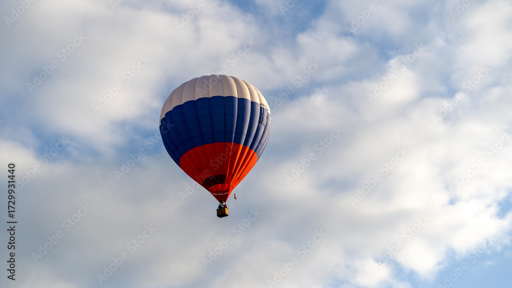 Obraz premium Balloons or balloons at sunset