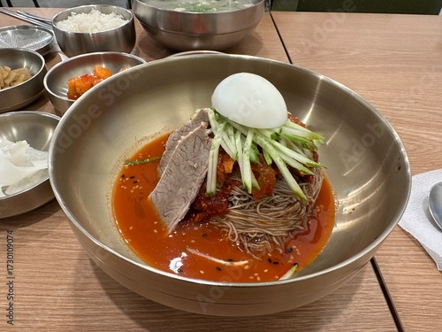 회냉면