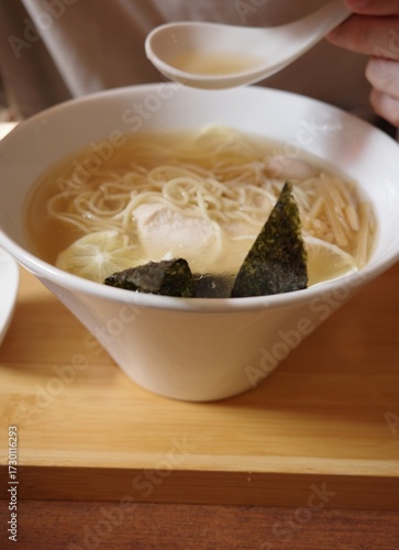 ラーメンを食べる