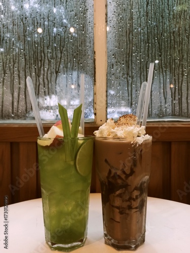 Slika na platnu A little coolness for a rainy day