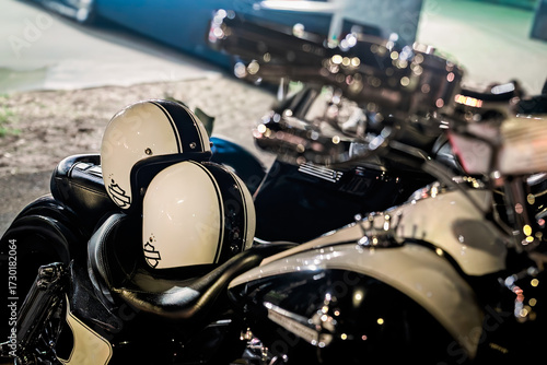 Wallpaper Mural Moto Custom in Stile Post-Apocalittico – Festa Bikers Orio al Serio, Italia Torontodigital.ca