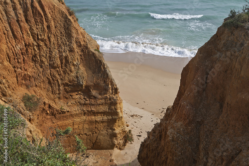 Konstfotografi coastal view with golden cliffs, sandy beach, and turquoise ocean waves