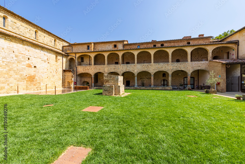 Fototapeta premium Badia a Isola cloister in Monteriggioni, Tuscany, Italy
