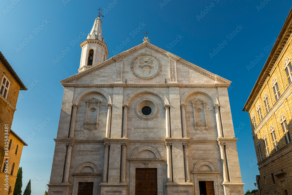 Obraz premium Pienza Duomo facade showing Renaissance architecture in Tuscany