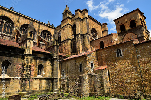 
Les ruines du Palais du roi des Asturies Alphonse II sur le côté sud de la cathédrale d'Oviedo
