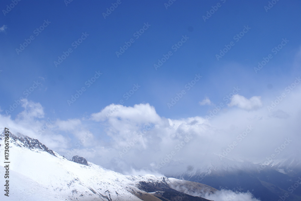 Obraz premium snow covered mountains