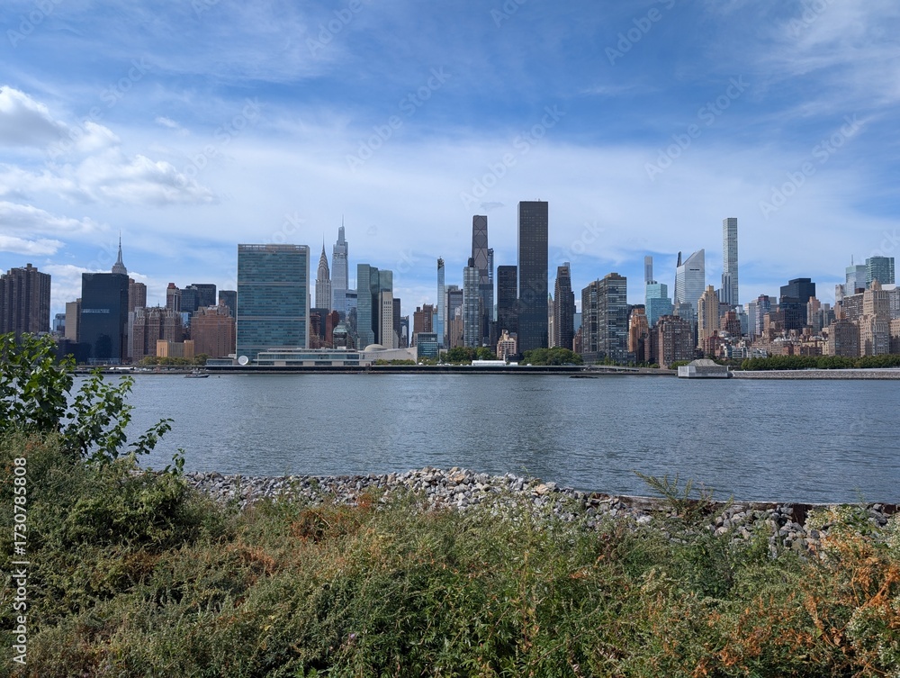 Obraz premium Overview of Midtown Manhattan from Long Island City in late summer, New York, NY - September 2025