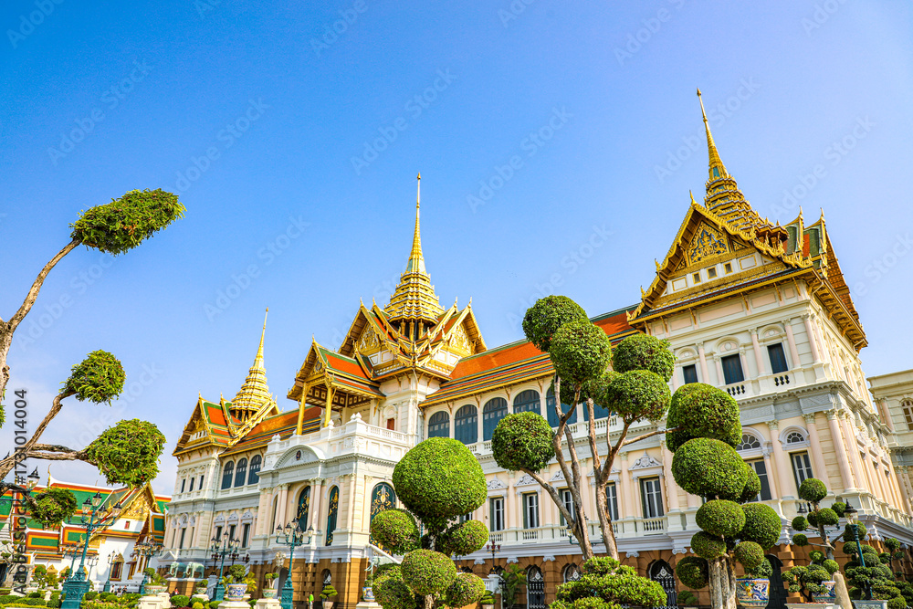 Naklejka premium The Grand Palace was built same time as Bangkok. royal residences include Dusit Maha Prasat Throne Hall, Aphorn Phimok Prasat Throne Hall, Phiman Rattaya Throne Hall, Chakri Maha Prasat Throne Hall.