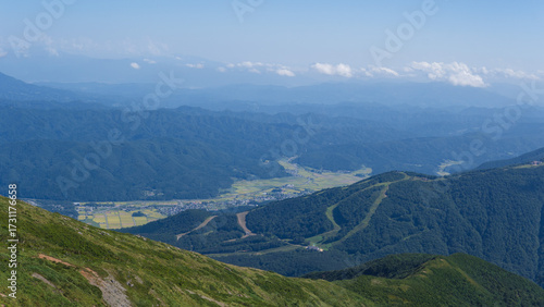 日本：「息（休む）ケルン」と呼ばれる唐松岳第2ケルンと景色【八方尾根】長野県白馬村
