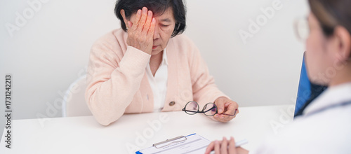 Fotografie Elderly woman Patient having Eye ache and consulting Doctor to Eye disease