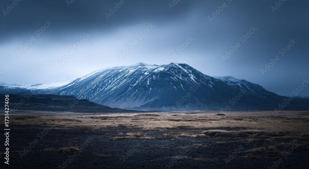 Fototapeta premium Blue mountain landscape vista