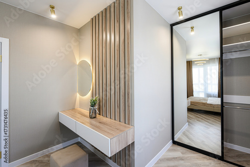 Obraz na plátně Modern vanity alcove in serene beige bedroom: oak slat accent wall, floating oak