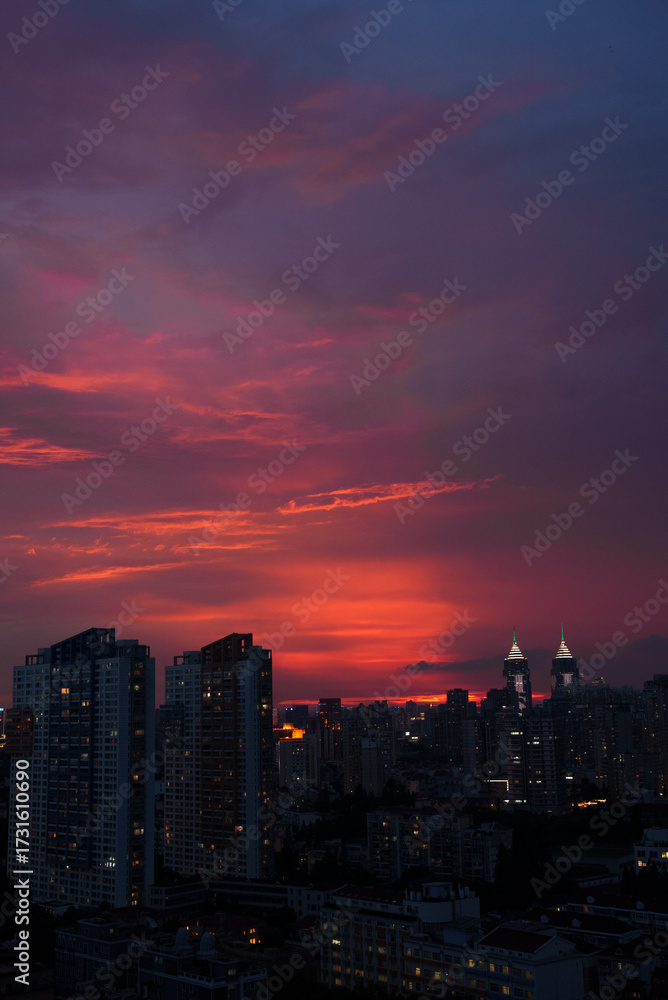 Fototapeta premium Sunset sky in the city 