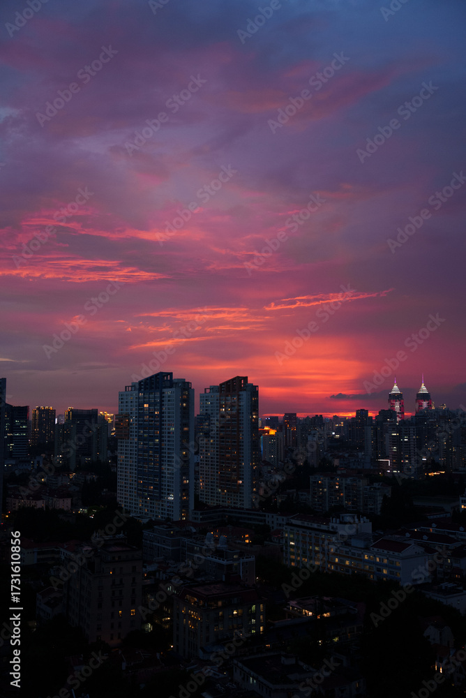 Fototapeta premium Sunset sky in the city 