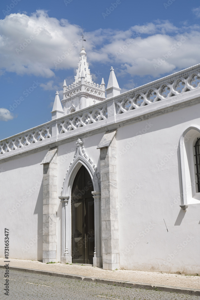 Obraz premium convent of Nossa Senhora da Conceiçã a White church tower with gothic detail and cross in Beja Portugal