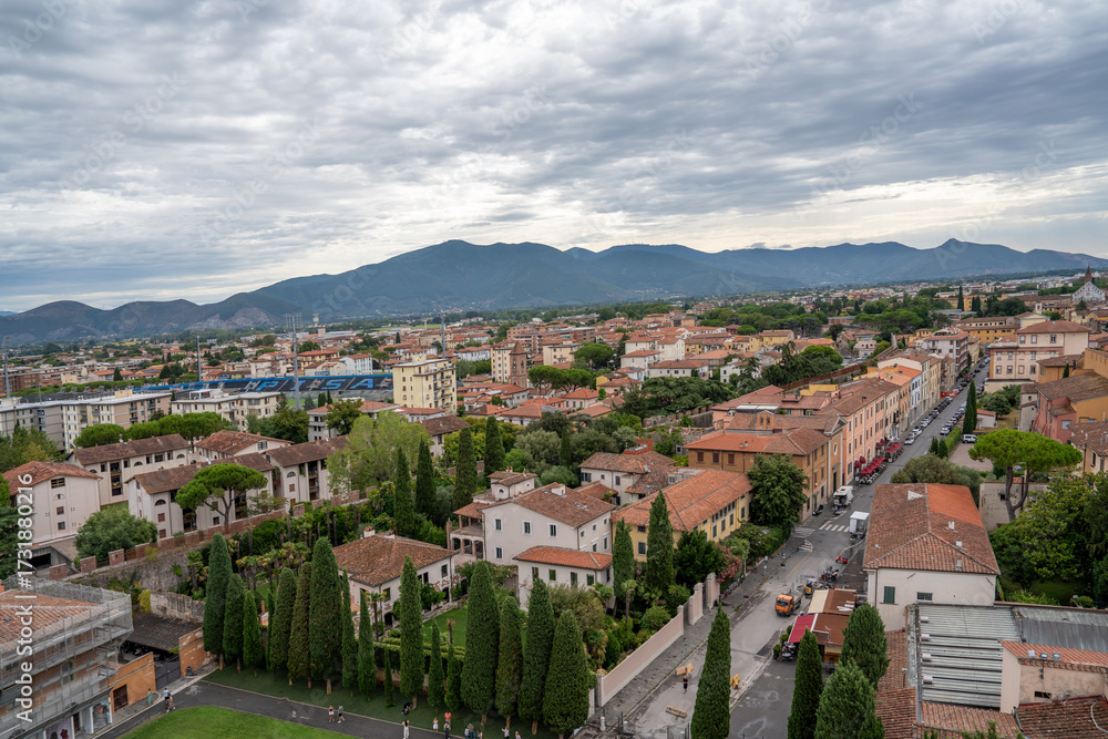 Obraz premium tunning aerial panorama of Pisa with the Leaning Tower and historic city landmarks in view