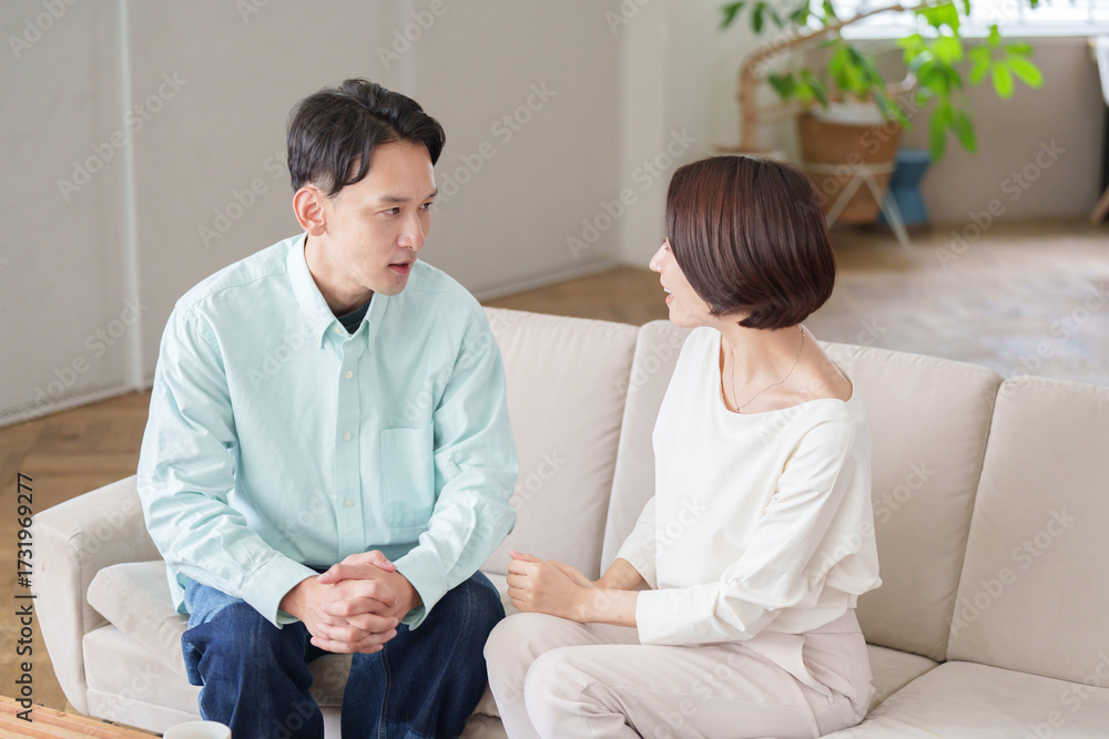 Fototapeta premium 会話する夫婦・カップル