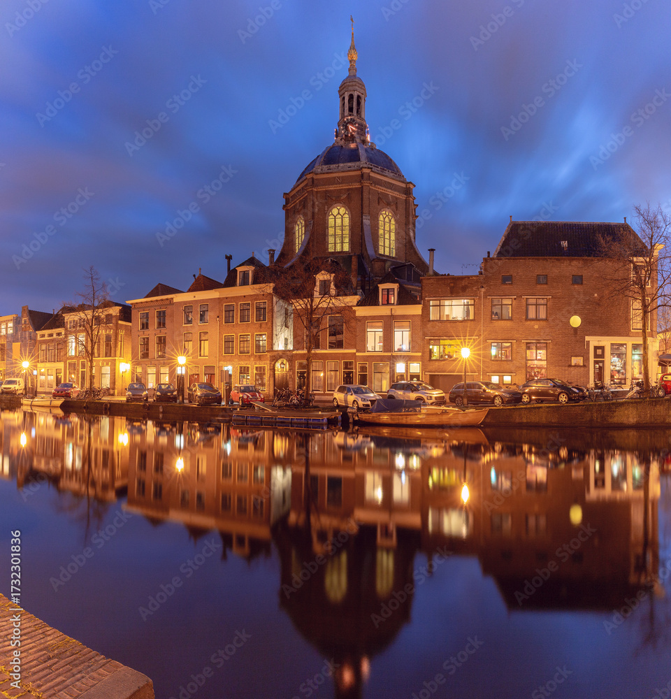 Naklejka premium Marekerk church and canal with reflections at night in Leiden Netherlands