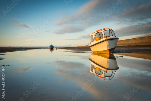 Obraz na płótnie Boats at sunset