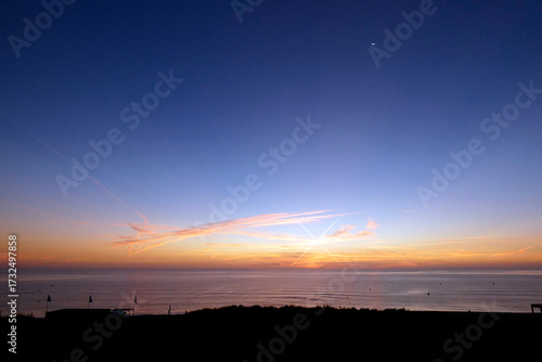 Plage de Pals sur la Costa Brava en Espagne (levée de soleil, arc-en-ciel, Iles Medes) 