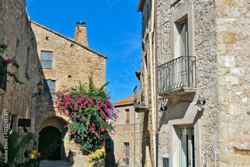 Citée médiévale de Pals sur la Costa Brava en Espagne (Eglise de San Pere, Torre de les Hores, ...)