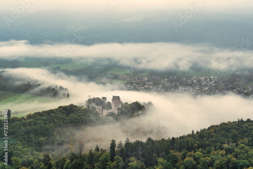 Schweiz, Eggflue, Nenzlingen, Pfeffingen, Baselland, Baselbiet, Nebelmeer, Nebel, Januarmorgen, Morgenstimmung, Ruine, Ruine Pfeffingen