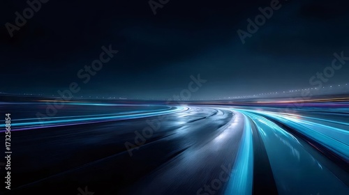 青色光跡が空を彩る夜の道