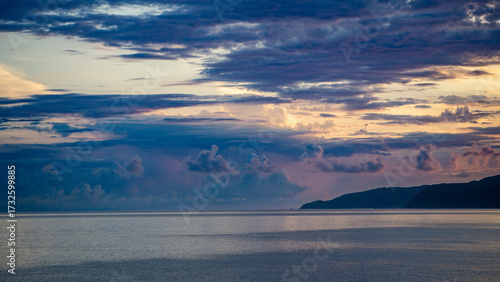 Bild auf Leinwand 美しい青空とどこまでも続く海 爽やかで開放感のある夏の自然風景