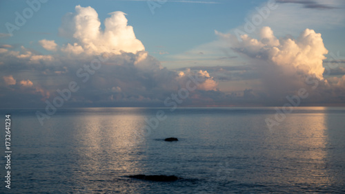 Canvastavla 美しい青空とどこまでも続く海 爽やかで開放感のある夏の自然風景