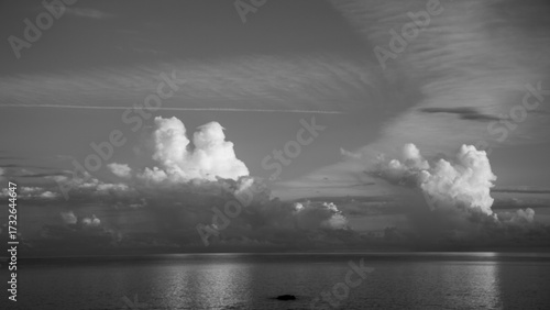 Canvastavla 美しい青空とどこまでも続く海 爽やかで開放感のある夏の自然風景