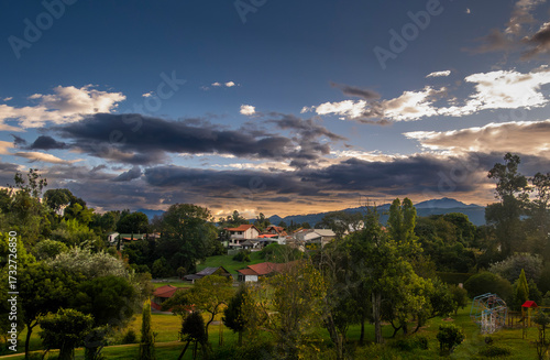 paesaggio con tramonto
