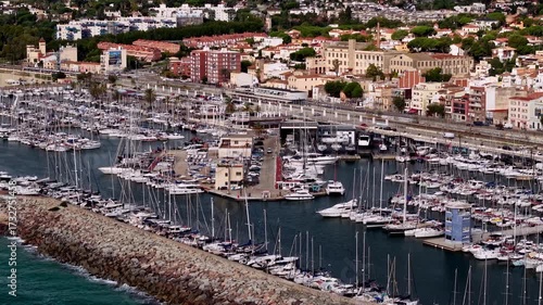 Vista aérea del puerto deportivo de El Masnou en Barcelona, España