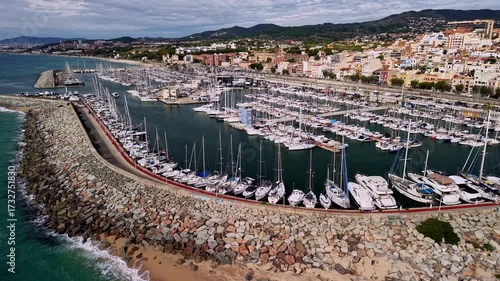 Vista aérea del puerto deportivo de El Masnou en Barcelona, España