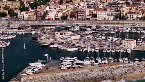 Vista aérea del puerto deportivo de El Masnou en Barcelona, España