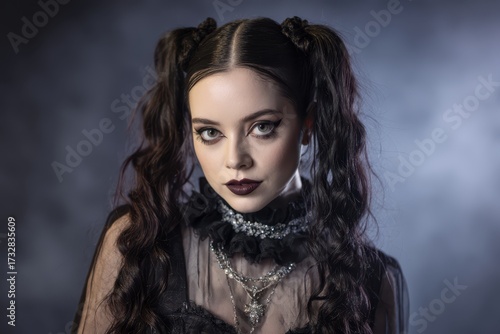 Young woman with dark eye m...