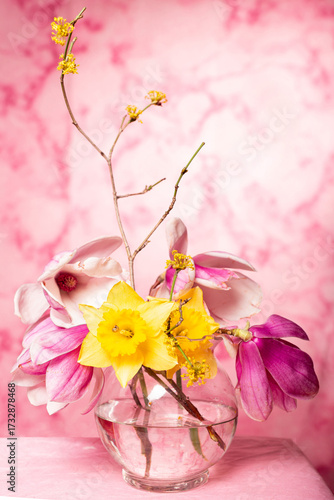 bouquet di fiori a tema pasquale primaverile