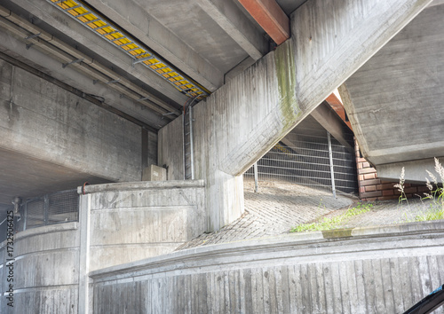 Bridge construction built in concrete