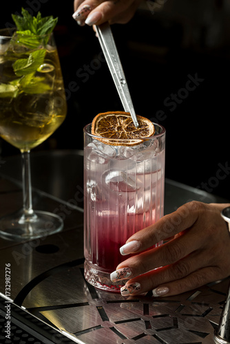 fetta d'arancia con cocktail 