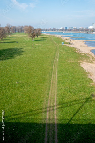 Tranquil Lakeside Park with Scenic Beach Pathway