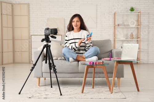 Female Asian blogger with v...