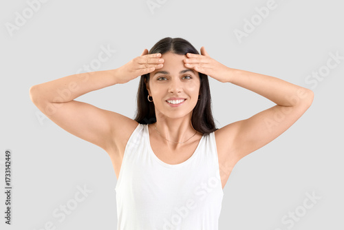Young woman doing face buil...