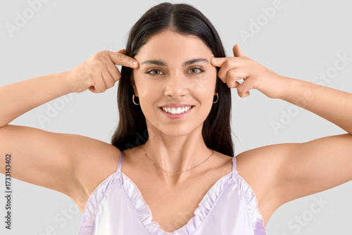 Young woman doing face buil...