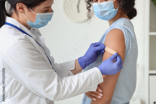 Female doctor applying plas...