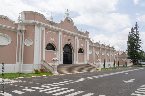 Foto Daytime photograph taken at the National Museum of Archaeology and Ethnology in