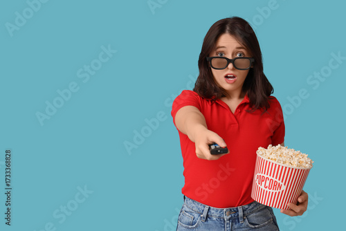 Shocked young woman in 3D g...